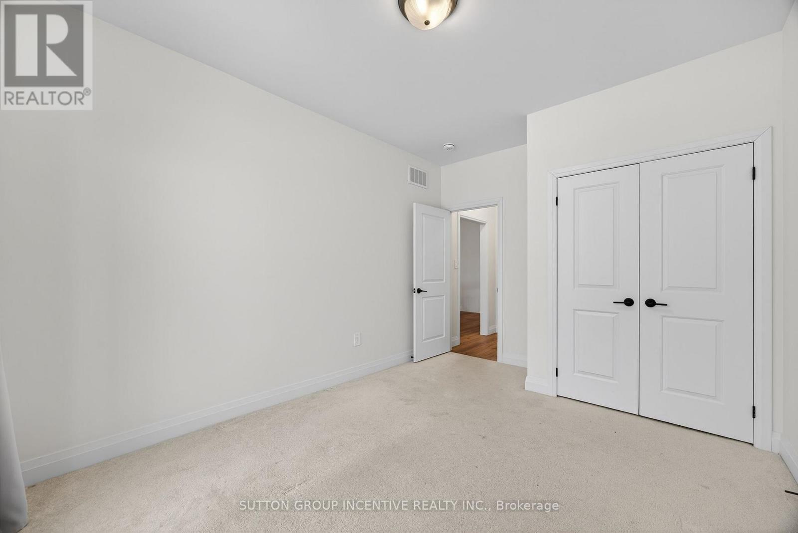 123 Ritchie Crescent, Springwater, ON - Indoor Photo Showing Other Room