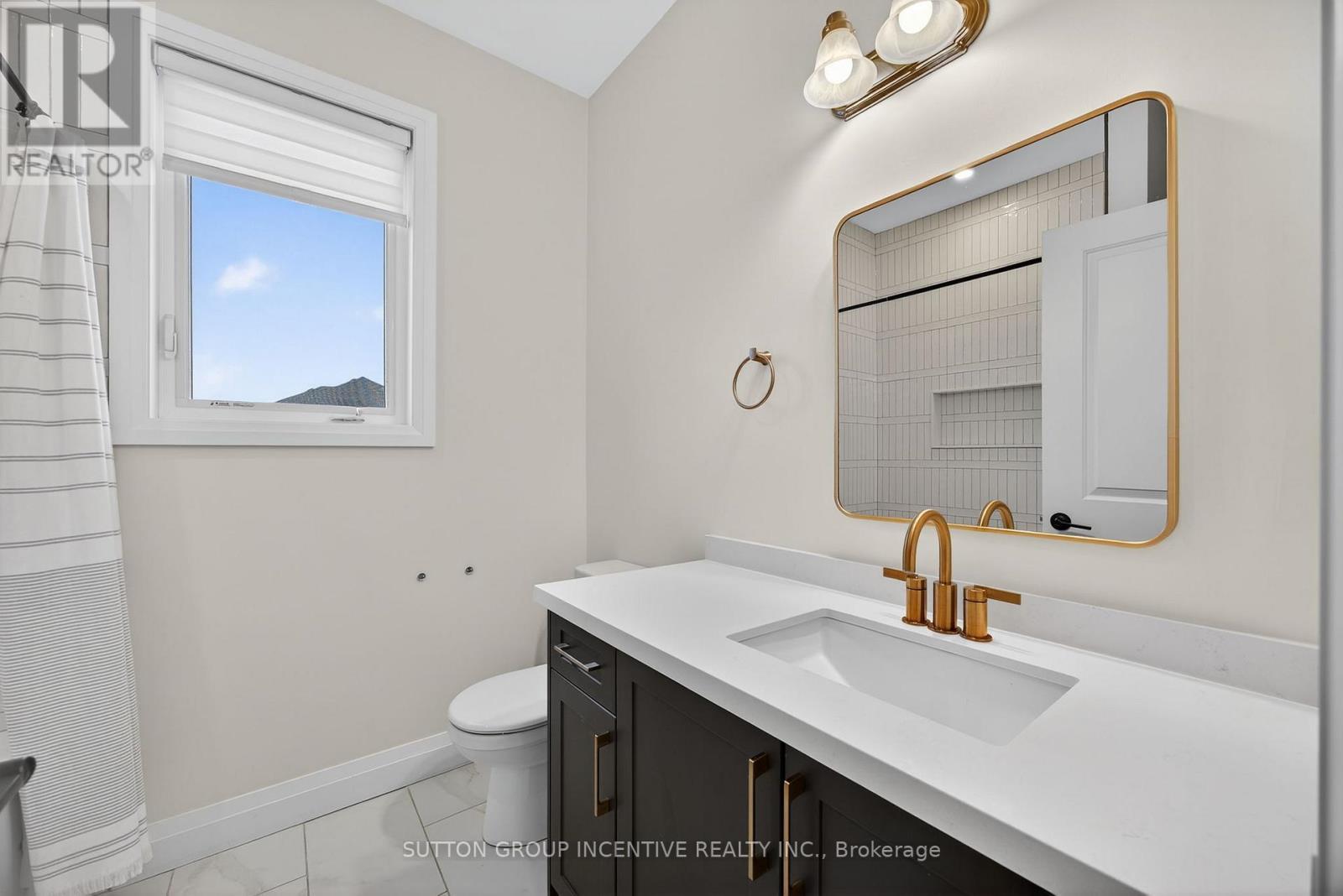 123 Ritchie Crescent, Springwater, ON - Indoor Photo Showing Bathroom