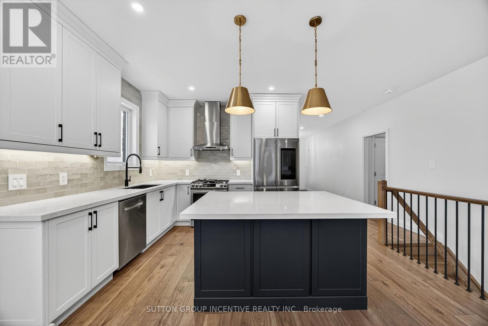 123 Ritchie Crescent, Springwater, ON - Indoor Photo Showing Kitchen With Upgraded Kitchen