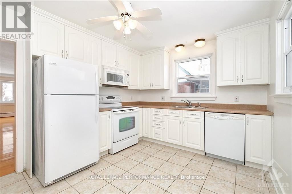 472 Woodland Avenue, Ottawa, ON - Indoor Photo Showing Kitchen With Double Sink