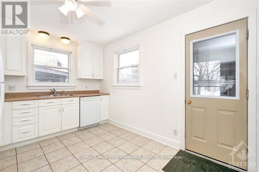 472 Woodland Avenue, Ottawa, ON - Indoor Photo Showing Kitchen With Double Sink