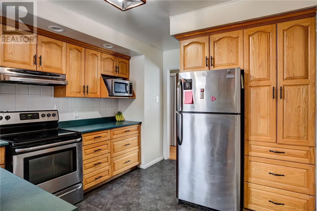 486 Bois, Espanola, ON - Indoor Photo Showing Kitchen