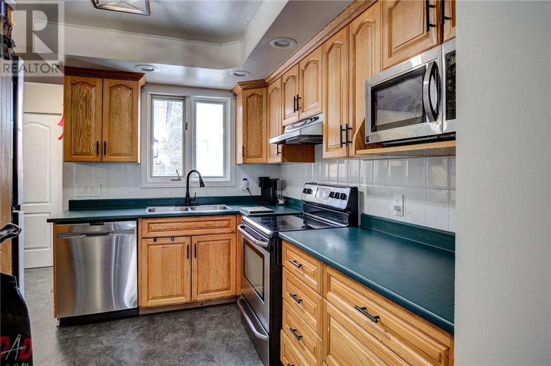 486 Bois, Espanola, ON - Indoor Photo Showing Kitchen With Double Sink