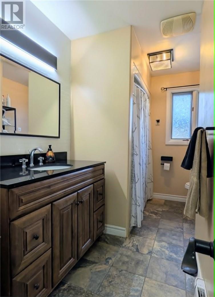 486 Bois, Espanola, ON - Indoor Photo Showing Bathroom