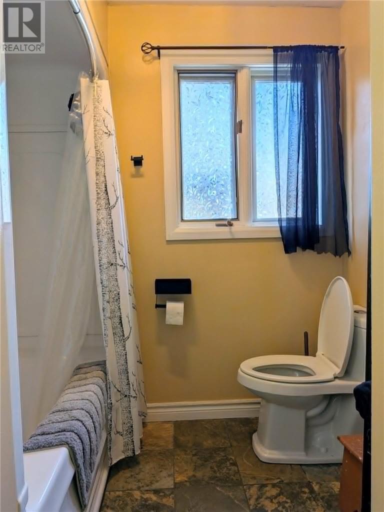 486 Bois, Espanola, ON - Indoor Photo Showing Bathroom