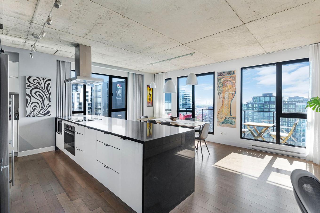 Façade - 1702-195 Rue Peel, Montréal (Le Sud-Ouest), QC - Indoor Photo Showing Kitchen