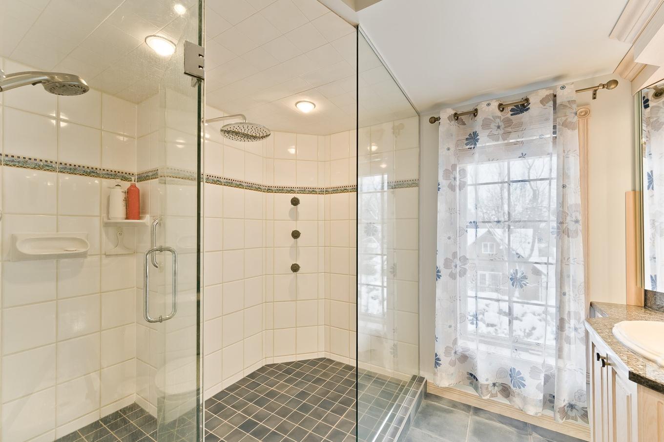 Ensuite bathroom - 2190 Rue Hugo, Sherbrooke (Les Nations), QC - Indoor Photo Showing Bathroom