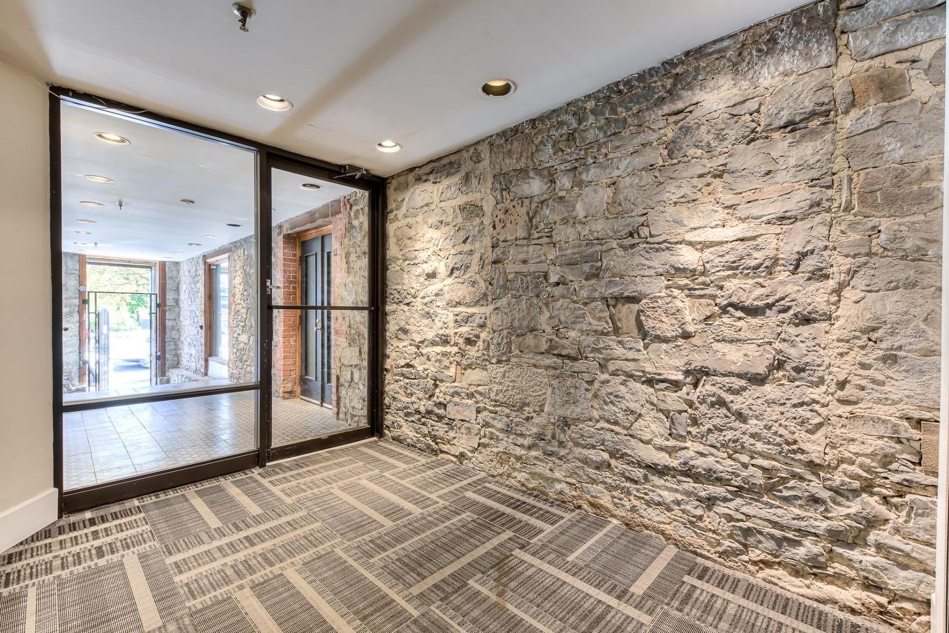 Salle communautaire - 304-20 Rue St-Paul O., Montréal (Ville-Marie), QC - Indoor Photo Showing Other Room