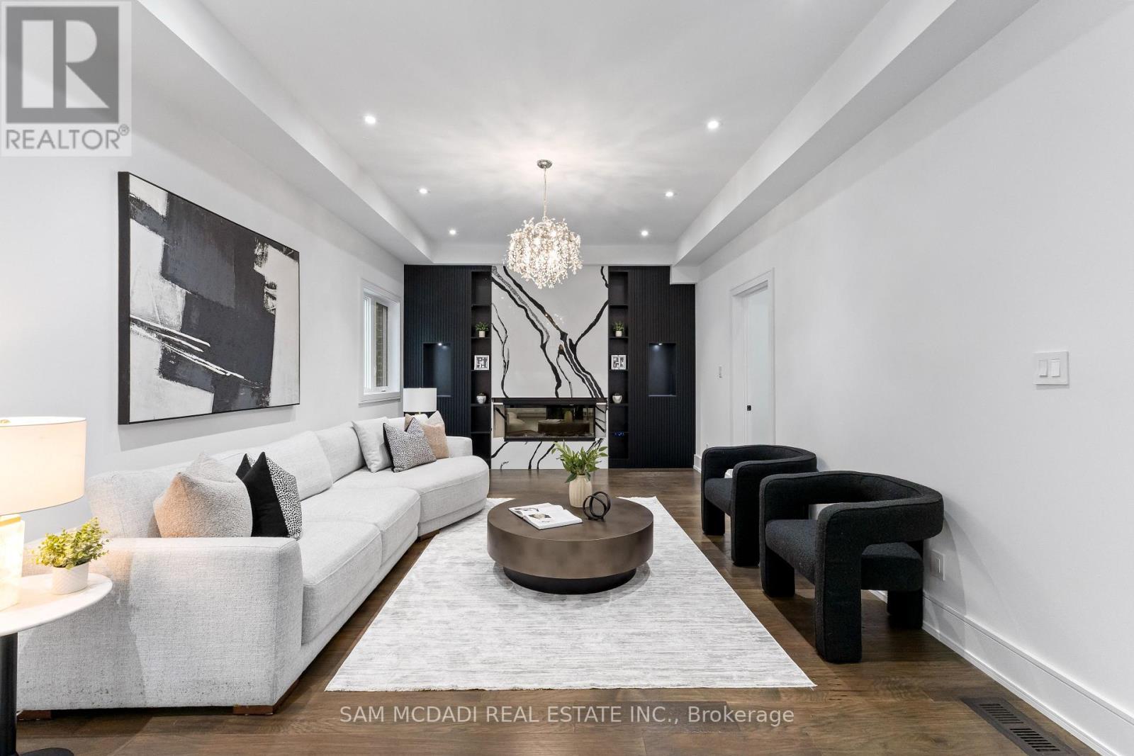 193 Mateo Place, Mississauga, ON - Indoor Photo Showing Living Room