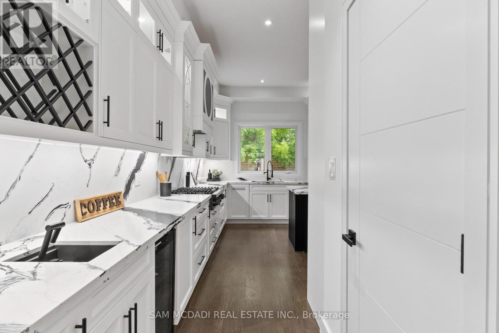 193 Mateo Place, Mississauga, ON - Indoor Photo Showing Kitchen