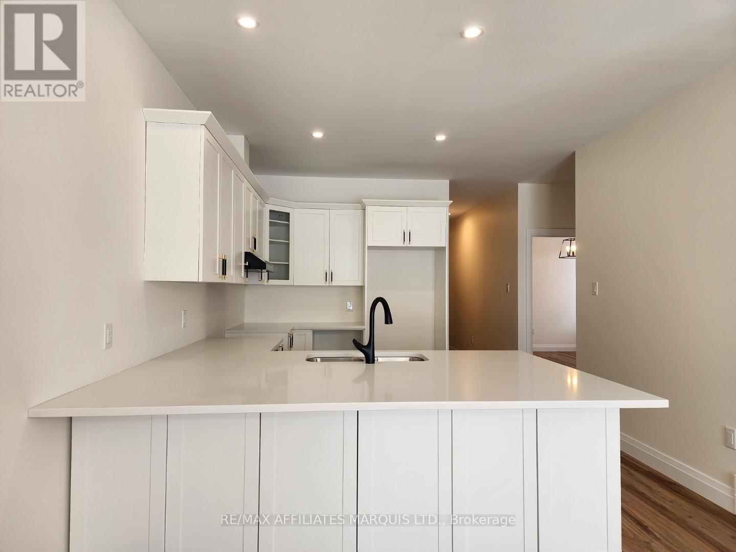 2288 Crewson Crescent, Cornwall, ON - Indoor Photo Showing Kitchen