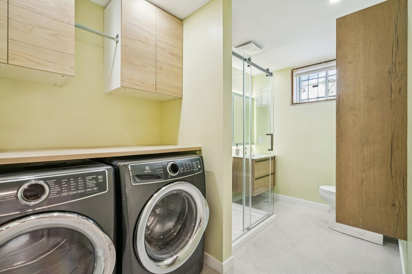 Bathroom - 6896 Boul. Julien-Bouthillier, Longueuil (Saint-Hubert), QC - Indoor Photo Showing Laundry Room