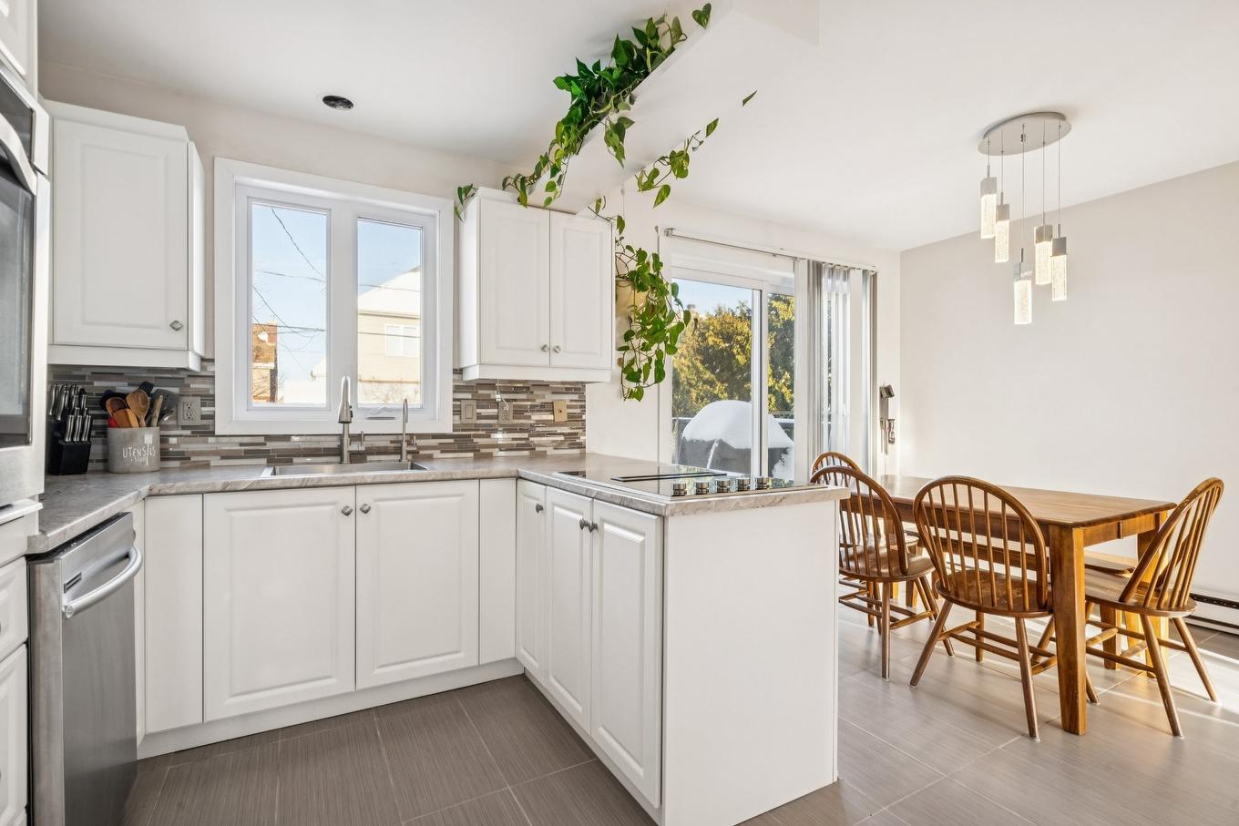 Kitchen - 6896 Boul. Julien-Bouthillier, Longueuil (Saint-Hubert), QC - Indoor Photo Showing Kitchen
