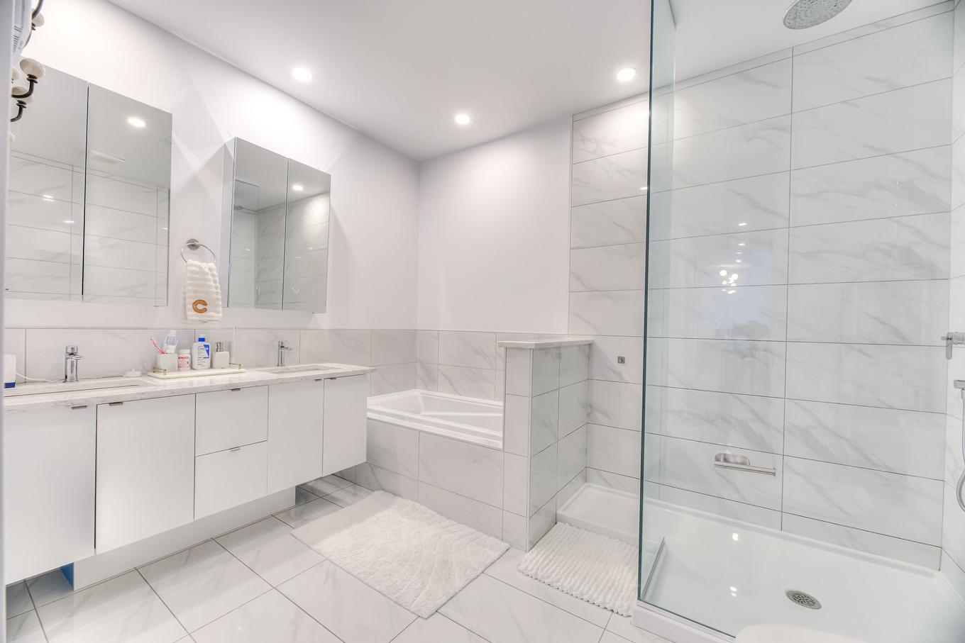 Salle de bains attenante à la CCP - Ph1107-5265 Av. De Courtrai, Montréal (Côte-Des-Neiges/Notre-Dame-De-Grâce), QC - Indoor Photo Showing Bathroom