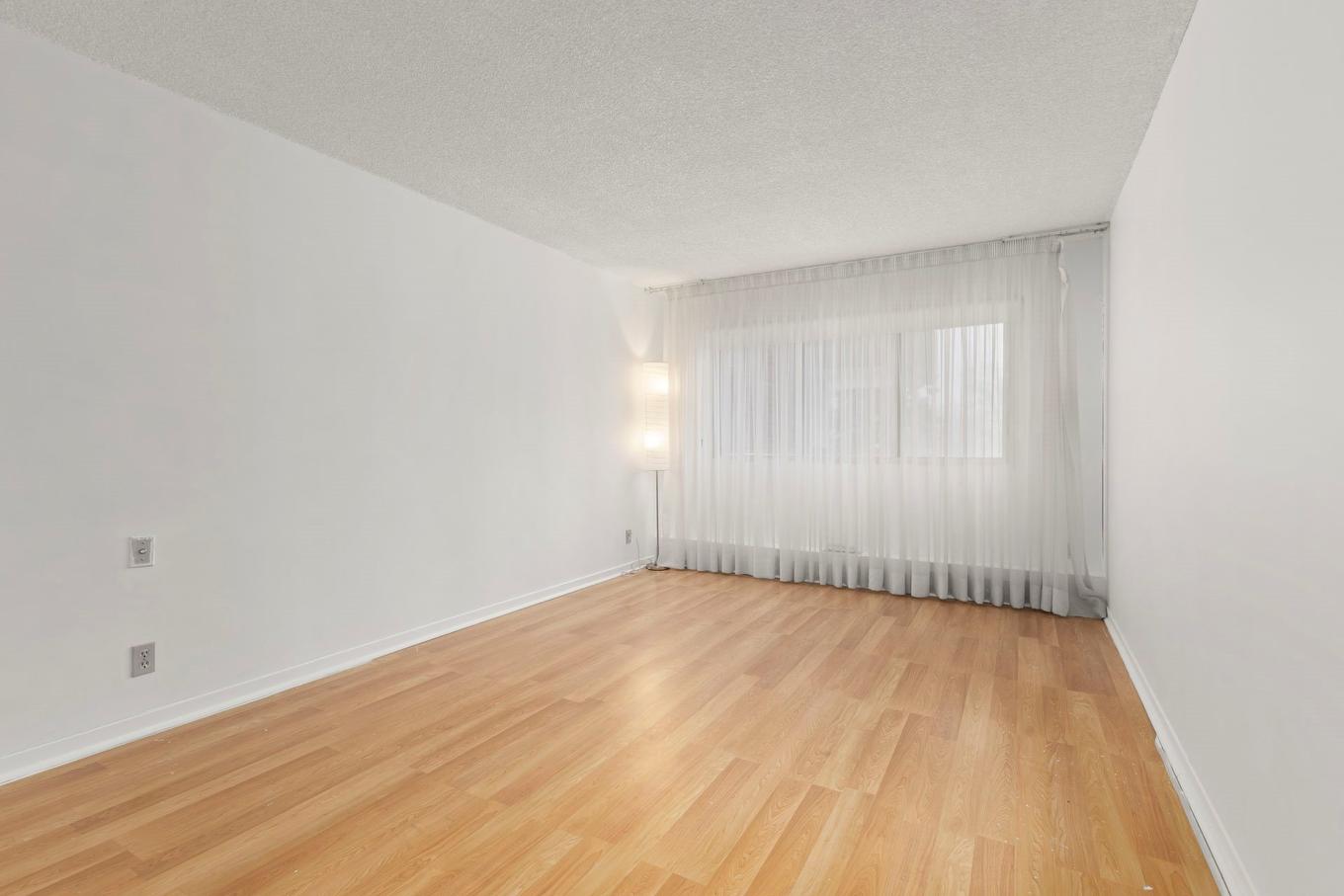 Chambre à coucher principale - 201-725 Place Fortier, Montréal (Saint-Laurent), QC - Indoor Photo Showing Other Room