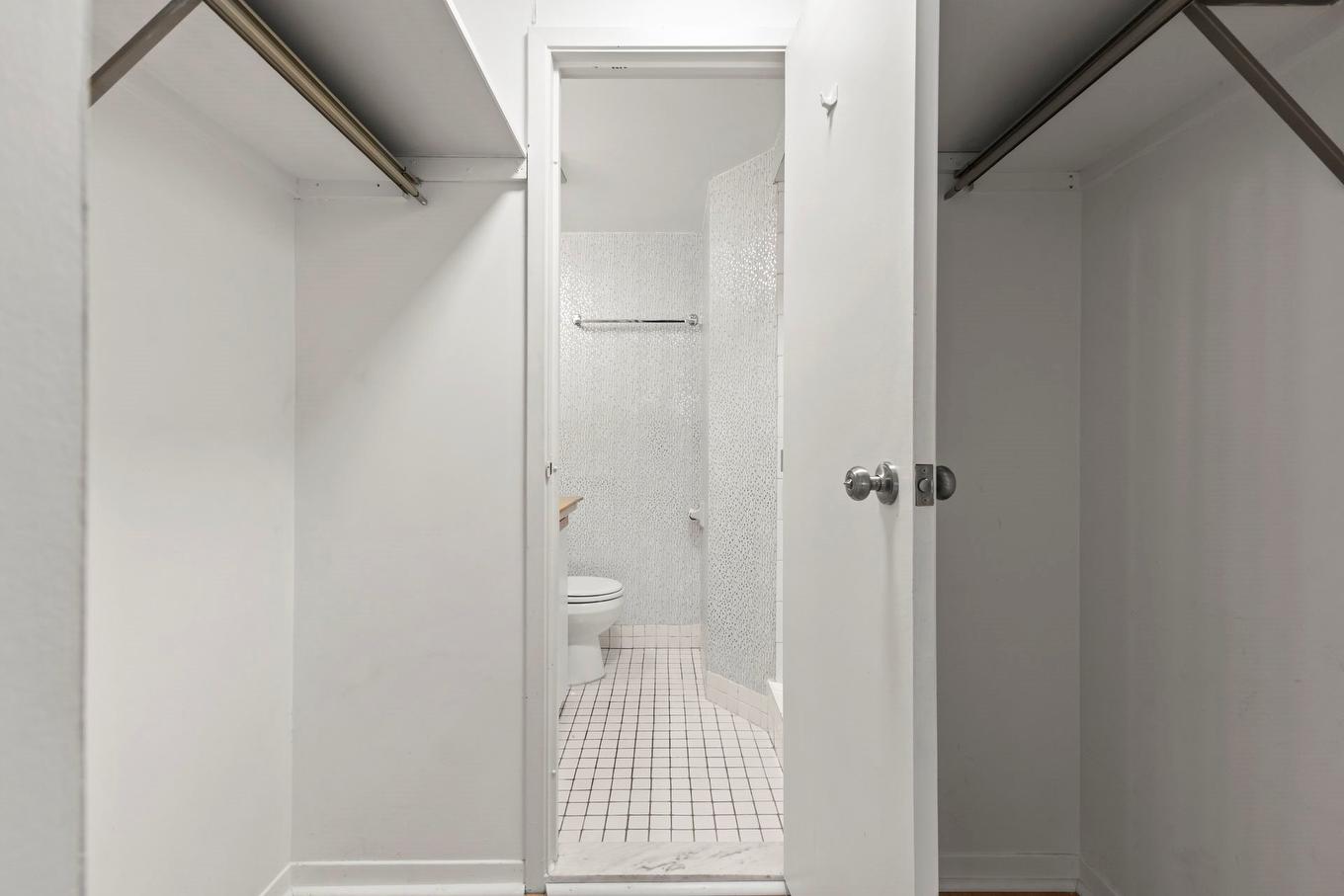 Penderie (Walk-in) - 201-725 Place Fortier, Montréal (Saint-Laurent), QC - Indoor