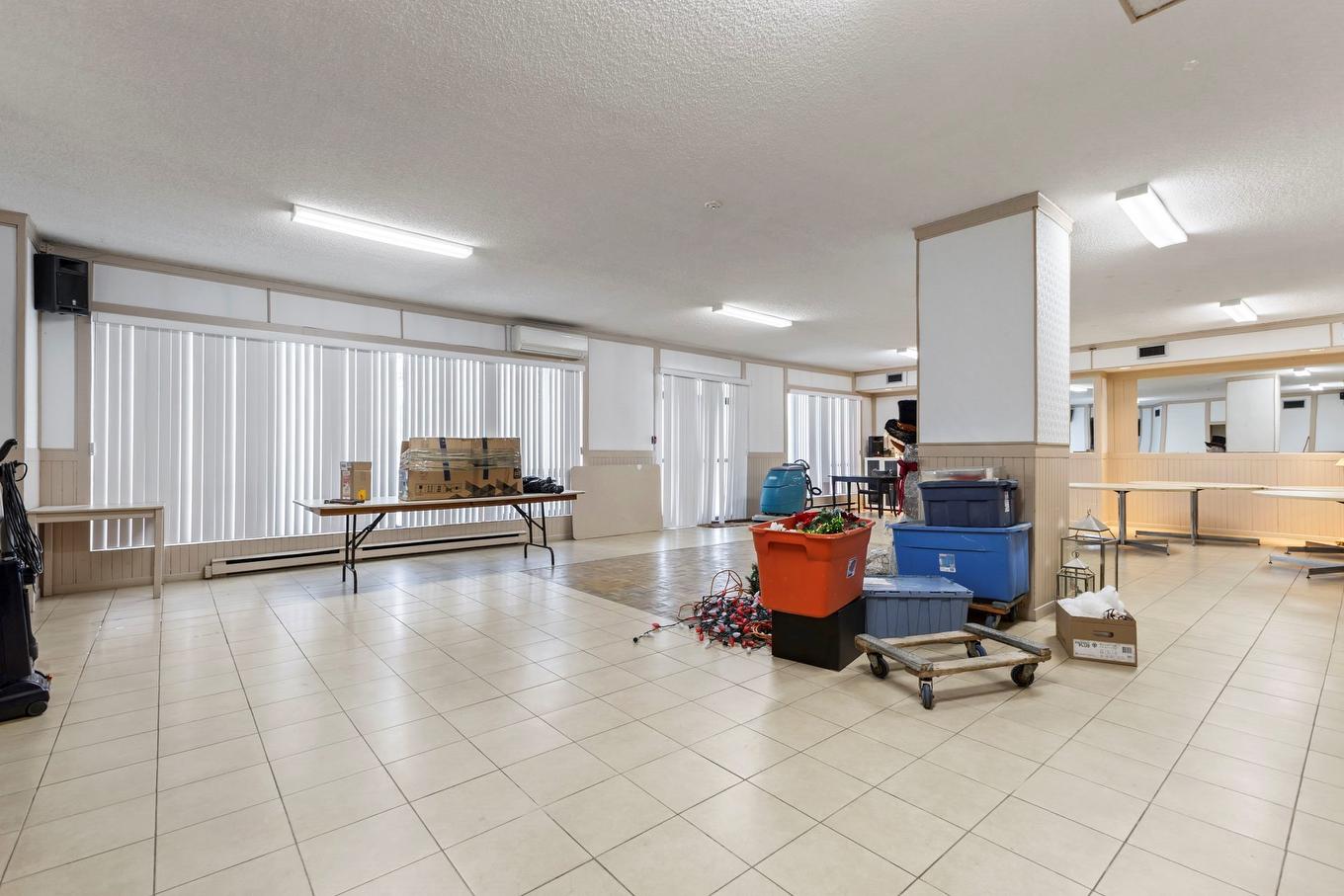 Salle communautaire - 201-725 Place Fortier, Montréal (Saint-Laurent), QC - Indoor