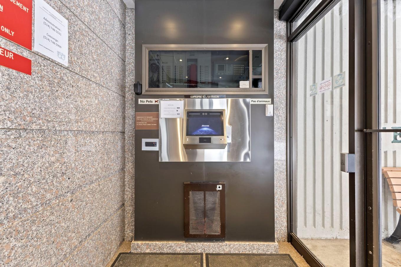 Entrée extérieure - 201-725 Place Fortier, Montréal (Saint-Laurent), QC - Indoor Photo Showing Other Room