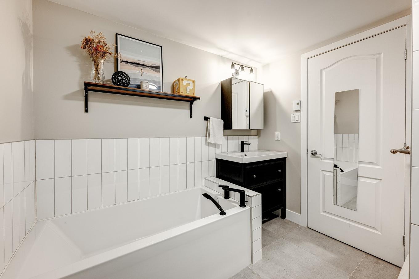 Salle de bains - 102-2078 Rue Lespérance, Montréal (Ville-Marie), QC - Indoor Photo Showing Bathroom