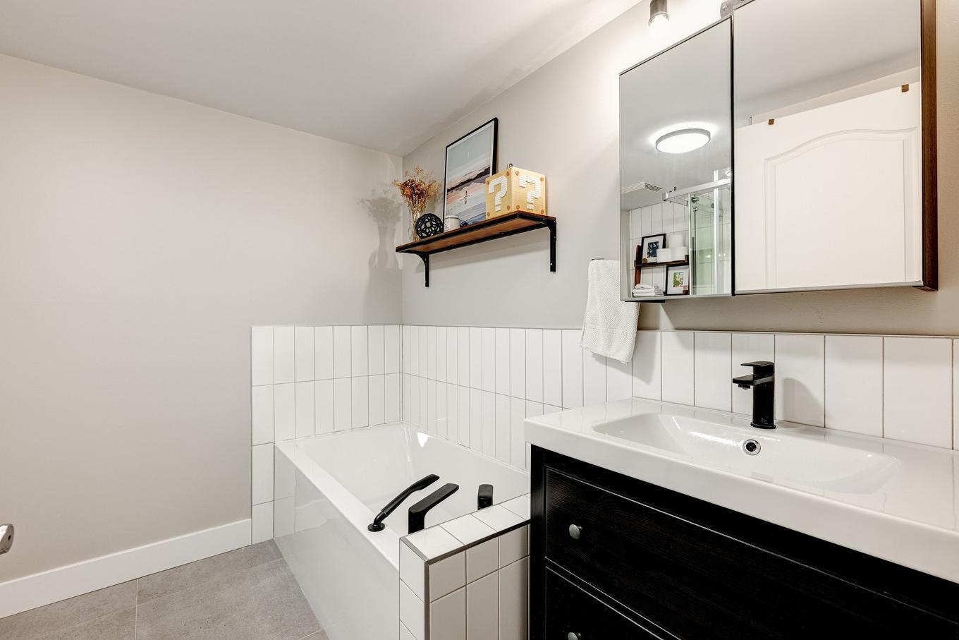 Salle de bains - 102-2078 Rue Lespérance, Montréal (Ville-Marie), QC - Indoor Photo Showing Bathroom