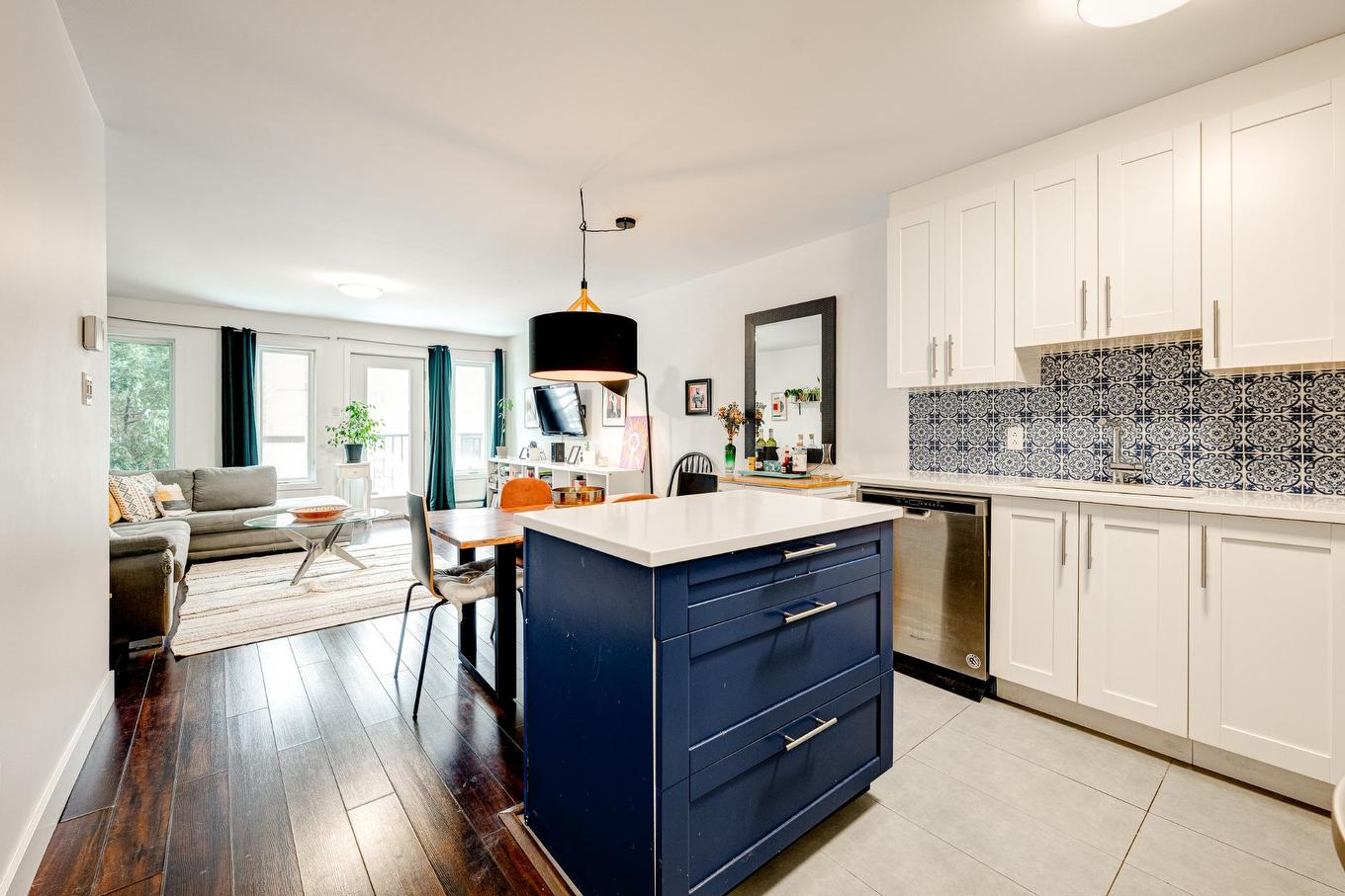 Cuisine - 102-2078 Rue Lespérance, Montréal (Ville-Marie), QC - Indoor Photo Showing Kitchen With Upgraded Kitchen