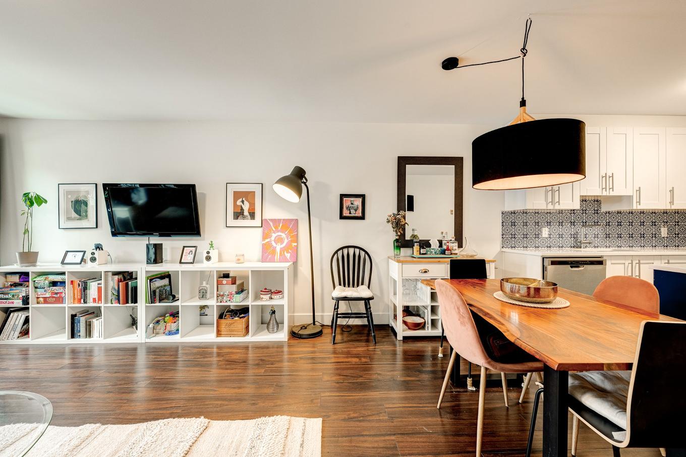 Salon - 102-2078 Rue Lespérance, Montréal (Ville-Marie), QC - Indoor