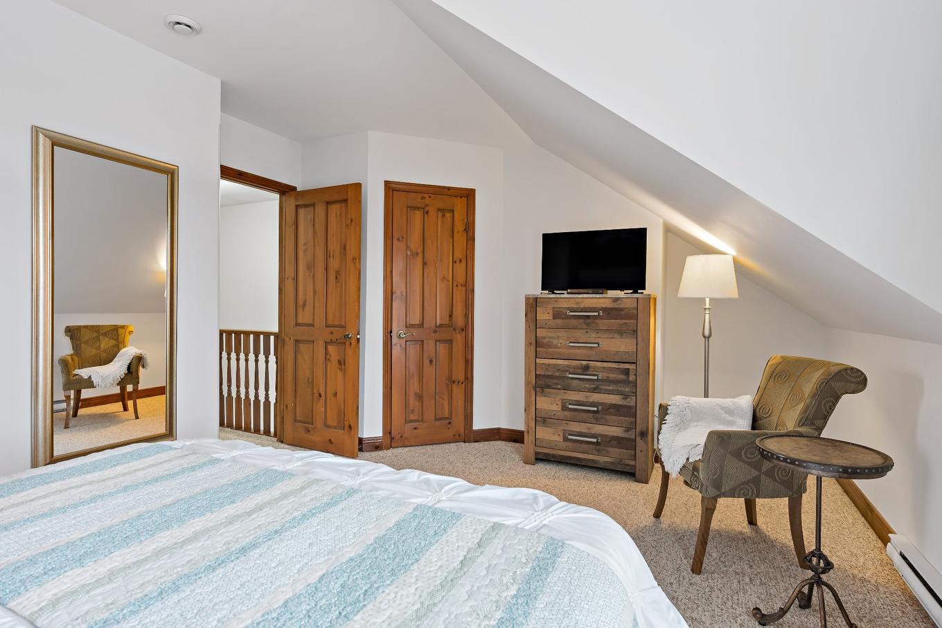 Chambre à coucher principale - 5-185 Rue Du Mont-Plaisant, Mont-Tremblant, QC - Indoor Photo Showing Bedroom