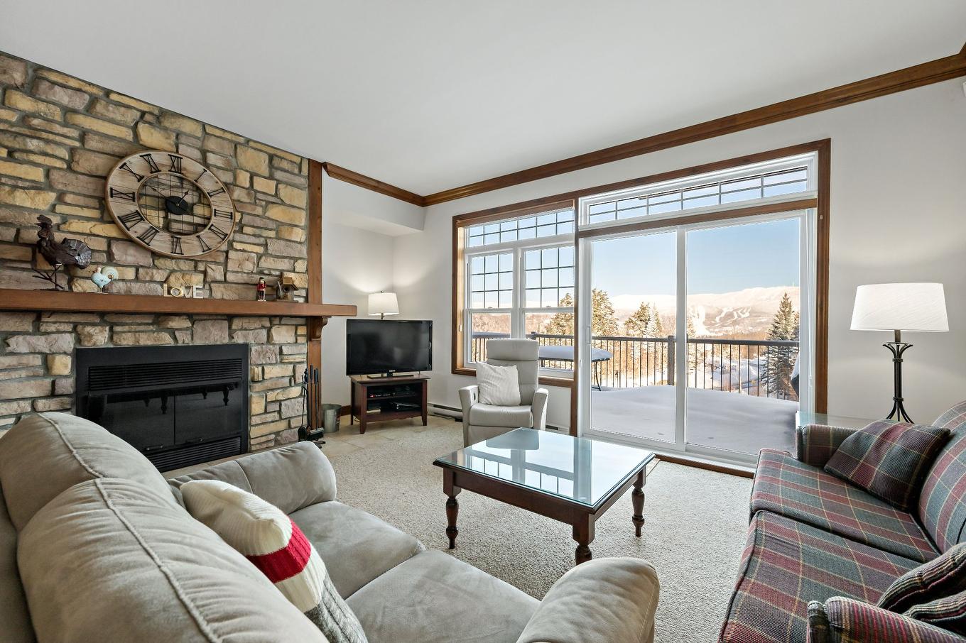 Salon - 5-185 Rue Du Mont-Plaisant, Mont-Tremblant, QC - Indoor Photo Showing Living Room With Fireplace