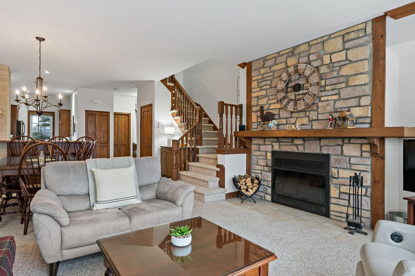 Salon - 5-185 Rue Du Mont-Plaisant, Mont-Tremblant, QC - Indoor Photo Showing Living Room With Fireplace