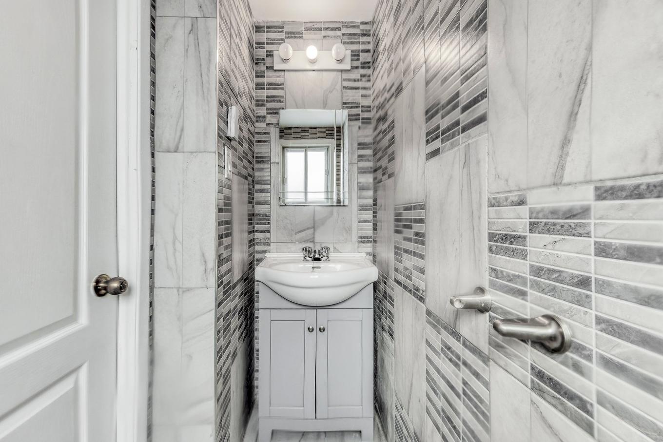 Powder room - 3691 Rue Jovette, Laval (Fabreville), QC - Indoor Photo Showing Bathroom