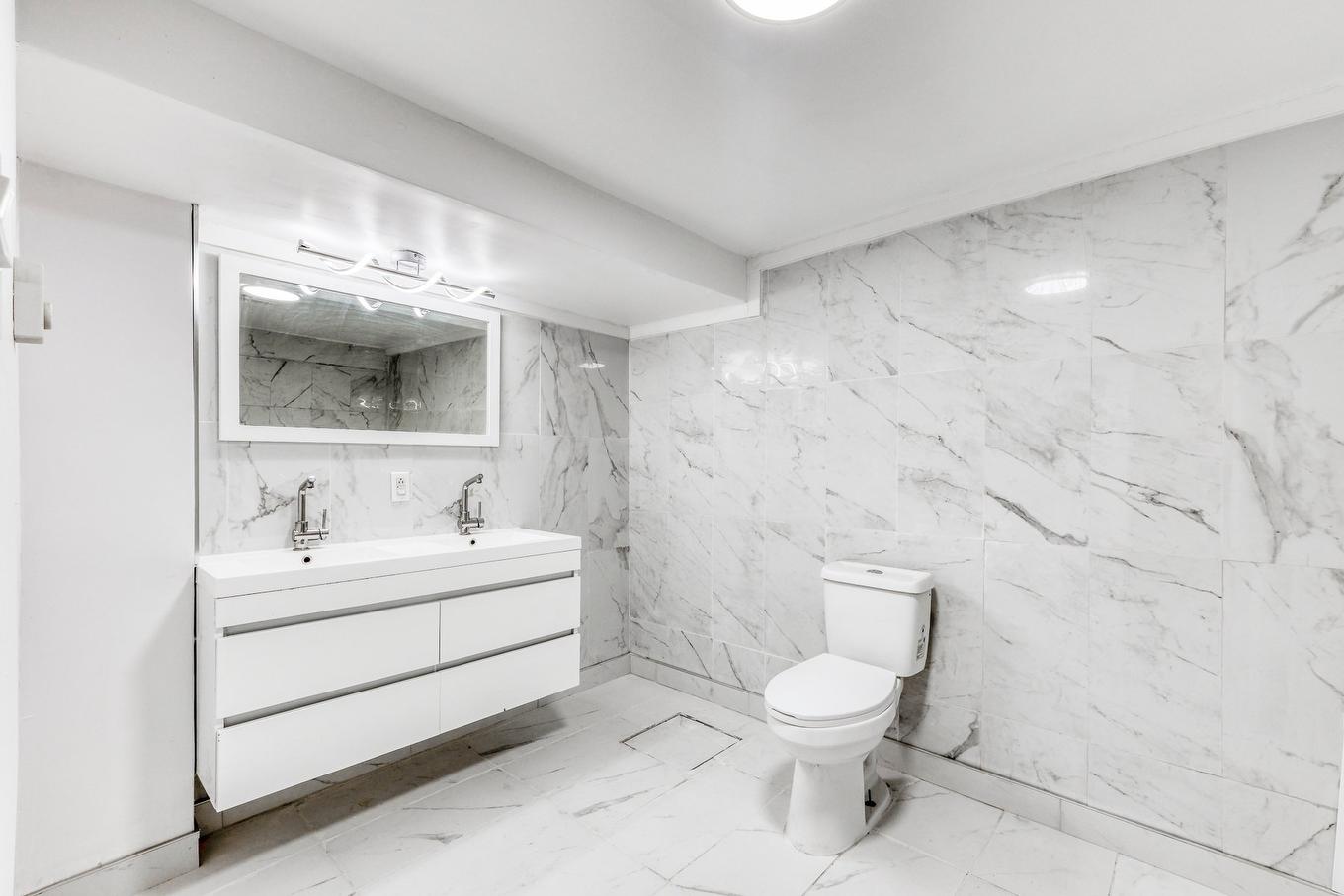 Bathroom - 3691 Rue Jovette, Laval (Fabreville), QC - Indoor Photo Showing Bathroom