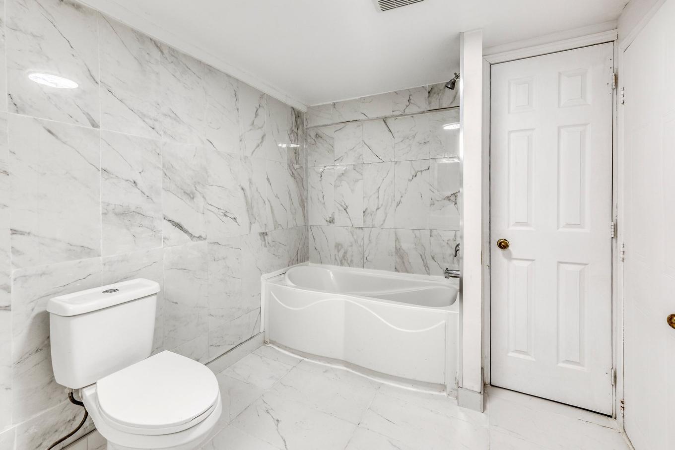 Bathroom - 3691 Rue Jovette, Laval (Fabreville), QC - Indoor Photo Showing Bathroom