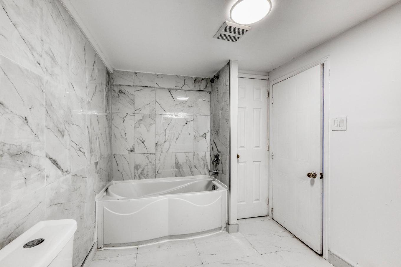 Bathroom - 3691 Rue Jovette, Laval (Fabreville), QC - Indoor Photo Showing Bathroom