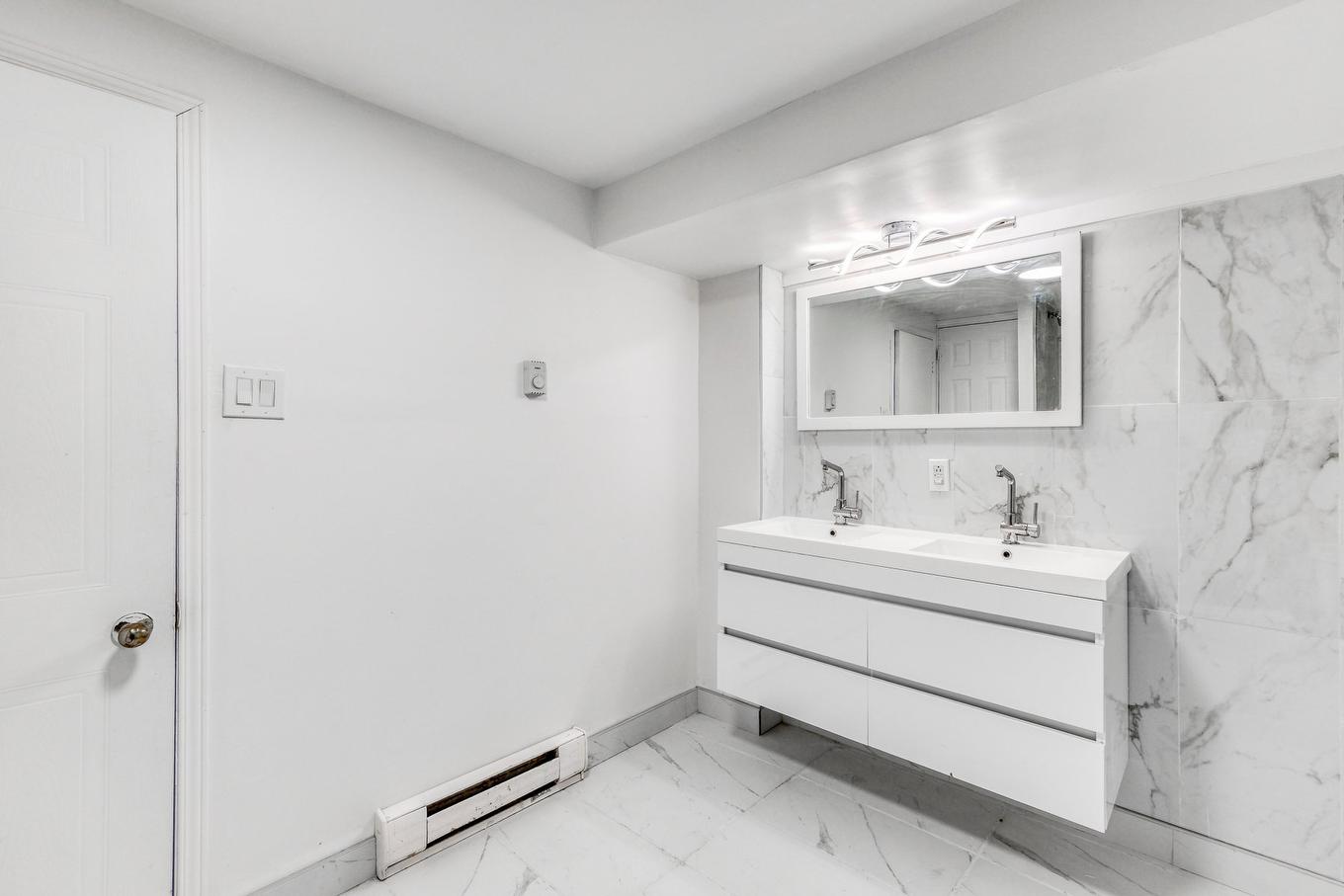 Bathroom - 3691 Rue Jovette, Laval (Fabreville), QC - Indoor Photo Showing Bathroom