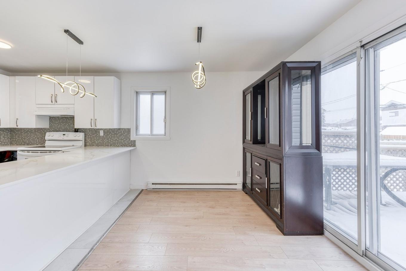 Dining room - 3691 Rue Jovette, Laval (Fabreville), QC - Indoor Photo Showing Kitchen