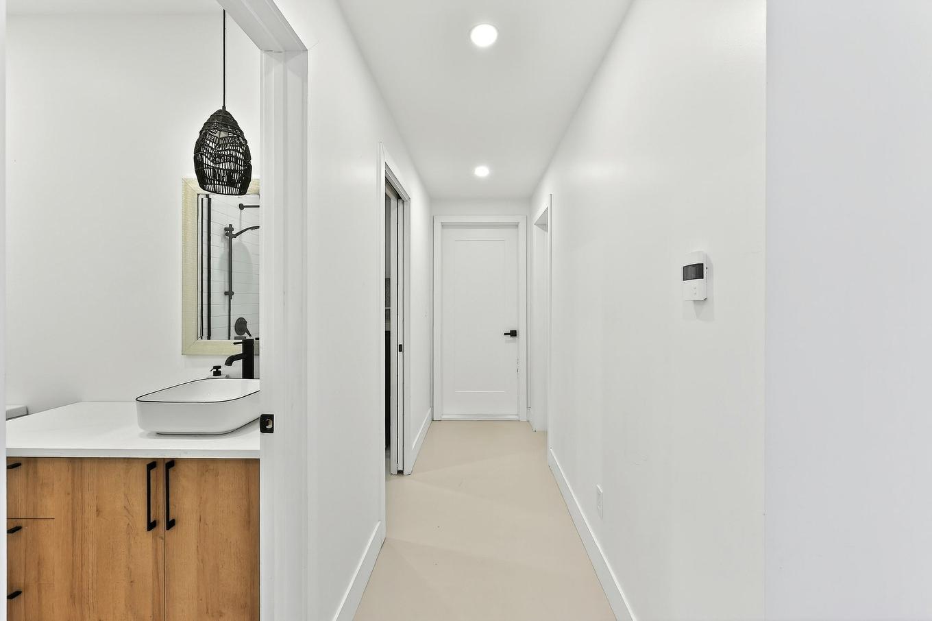 Corridor - 62 Rue Monette, Saint-Hippolyte, QC - Indoor Photo Showing Other Room