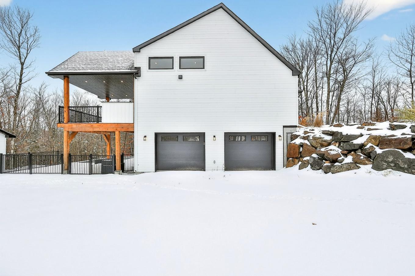 Garage - 62 Rue Monette, Saint-Hippolyte, QC - Outdoor