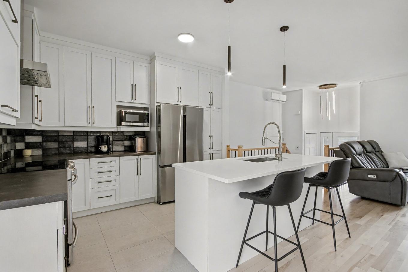 Kitchen - 75 Rue Jules-Duval, Saint-Jean-Sur-Richelieu, QC - Indoor Photo Showing Kitchen With Upgraded Kitchen