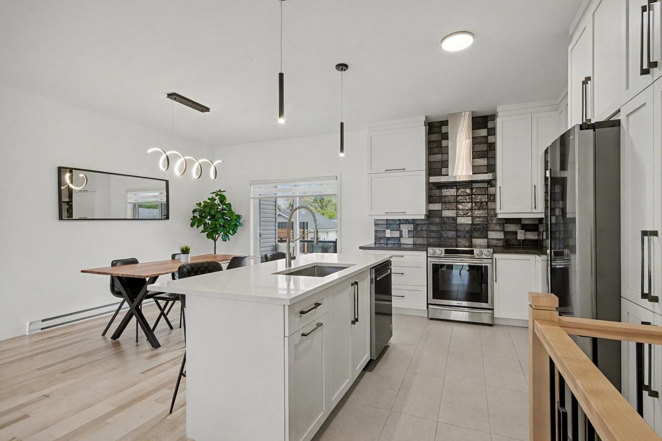 Kitchen - 75 Rue Jules-Duval, Saint-Jean-Sur-Richelieu, QC - Indoor Photo Showing Kitchen With Upgraded Kitchen