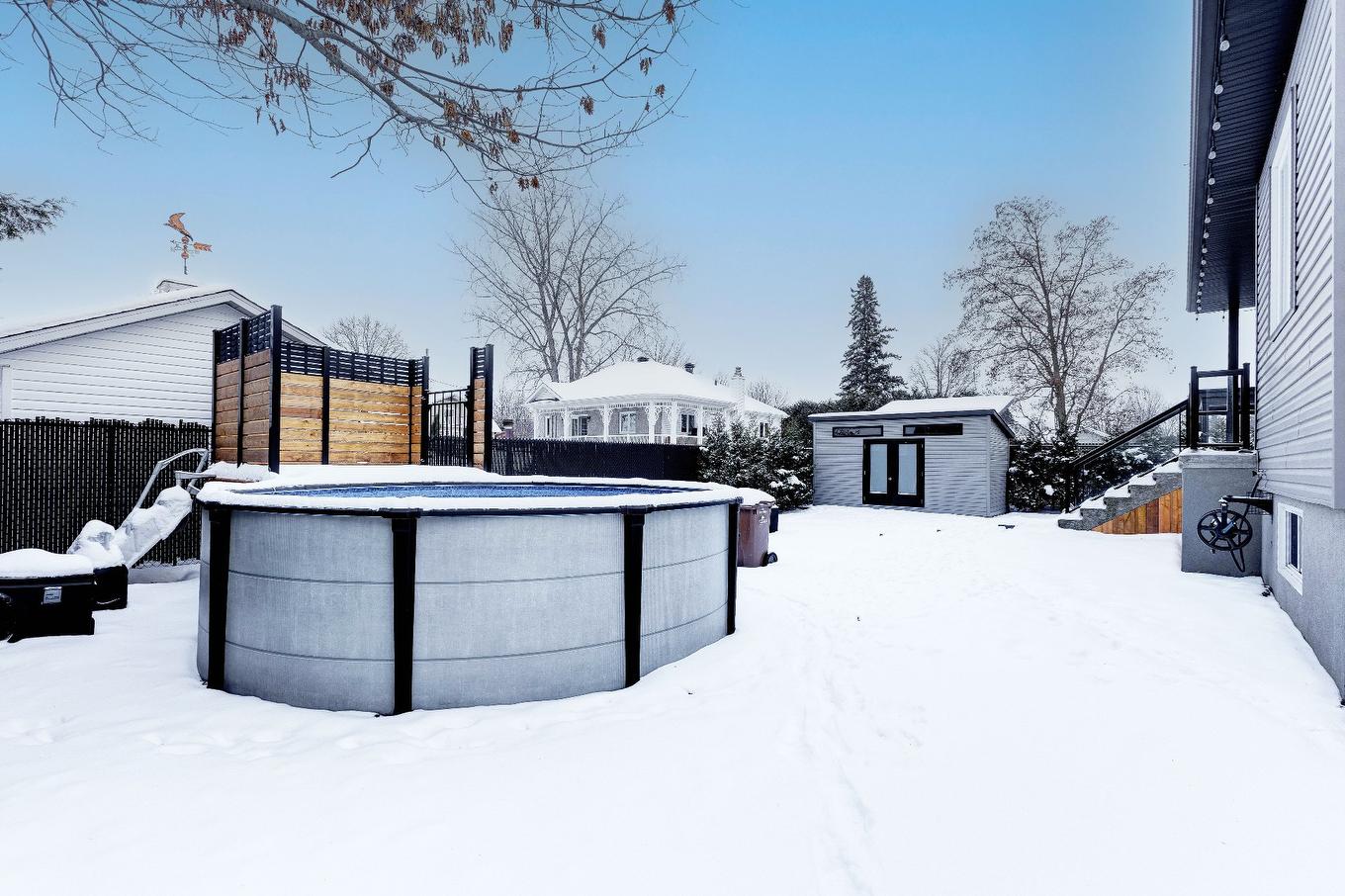 Pool - 75 Rue Jules-Duval, Saint-Jean-Sur-Richelieu, QC - Outdoor