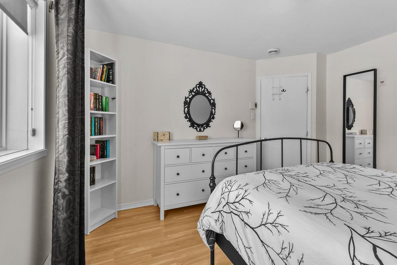 Primary bedroom - 1420 Rue Émerie, Longueuil (Saint-Hubert), QC - Indoor Photo Showing Bedroom