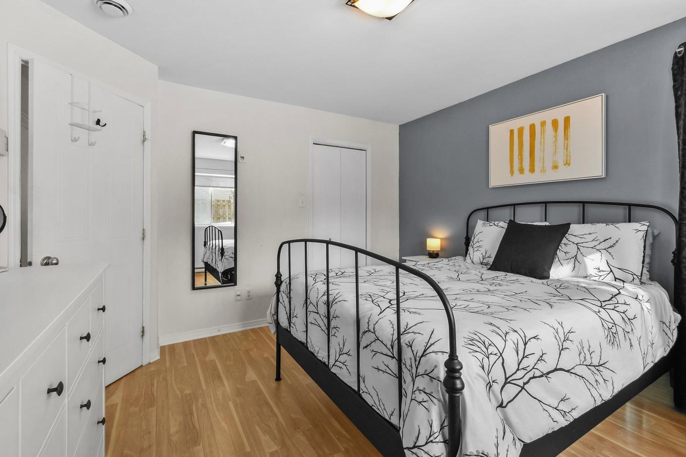 Primary bedroom - 1420 Rue Émerie, Longueuil (Saint-Hubert), QC - Indoor Photo Showing Bedroom