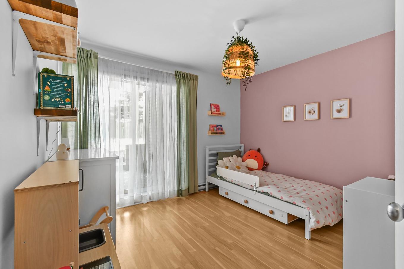 Bedroom - 1420 Rue Émerie, Longueuil (Saint-Hubert), QC - Indoor Photo Showing Bedroom