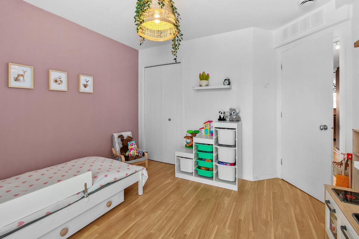 Bedroom - 1420 Rue Émerie, Longueuil (Saint-Hubert), QC - Indoor Photo Showing Bedroom