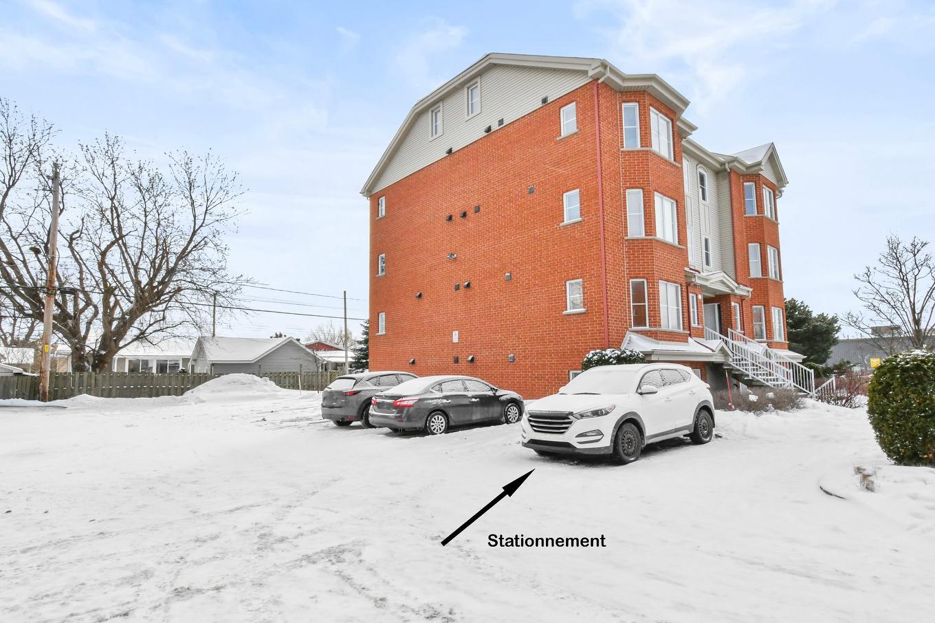 Parking - 1420 Rue Émerie, Longueuil (Saint-Hubert), QC - Outdoor