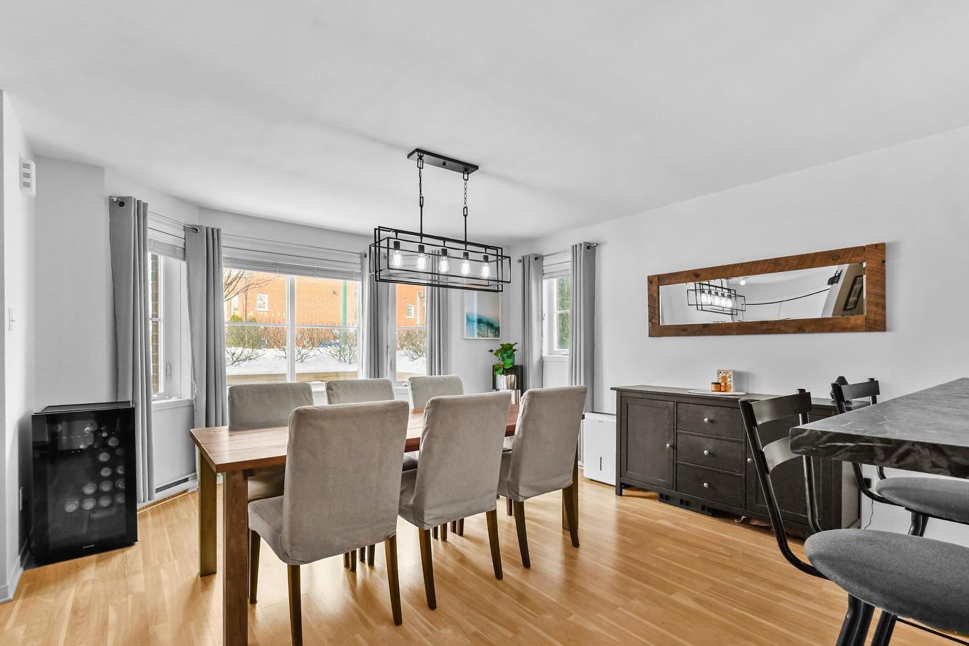 Dining room - 1420 Rue Émerie, Longueuil (Saint-Hubert), QC - Indoor Photo Showing Dining Room