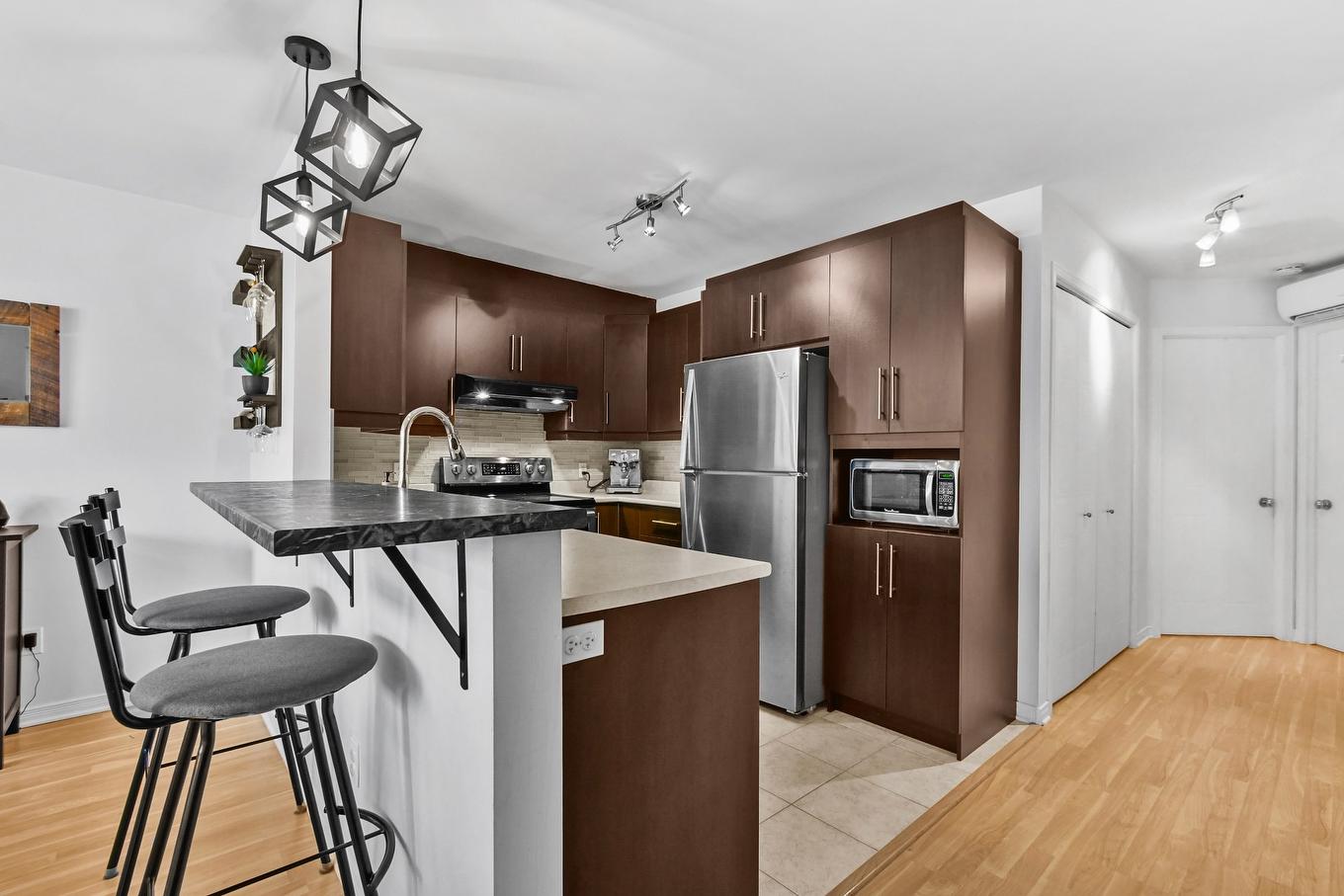 Kitchen - 1420 Rue Émerie, Longueuil (Saint-Hubert), QC - Indoor Photo Showing Kitchen