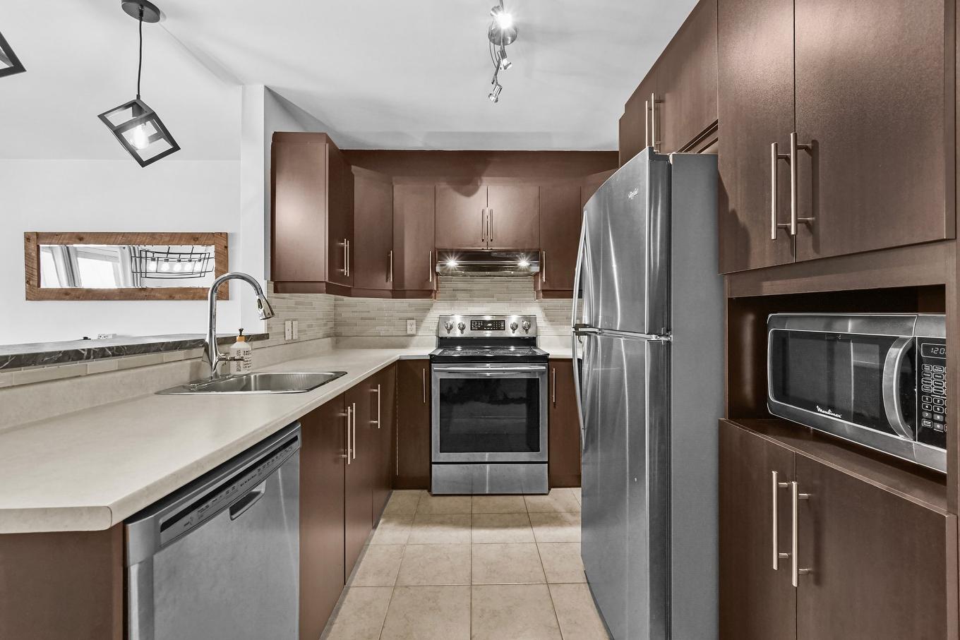 Kitchen - 1420 Rue Émerie, Longueuil (Saint-Hubert), QC - Indoor Photo Showing Kitchen