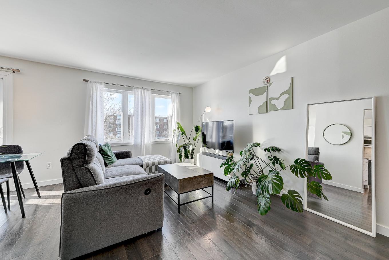 Living room - 301-839 Rue Fabre, Longueuil (Le Vieux-Longueuil), QC - Indoor Photo Showing Living Room