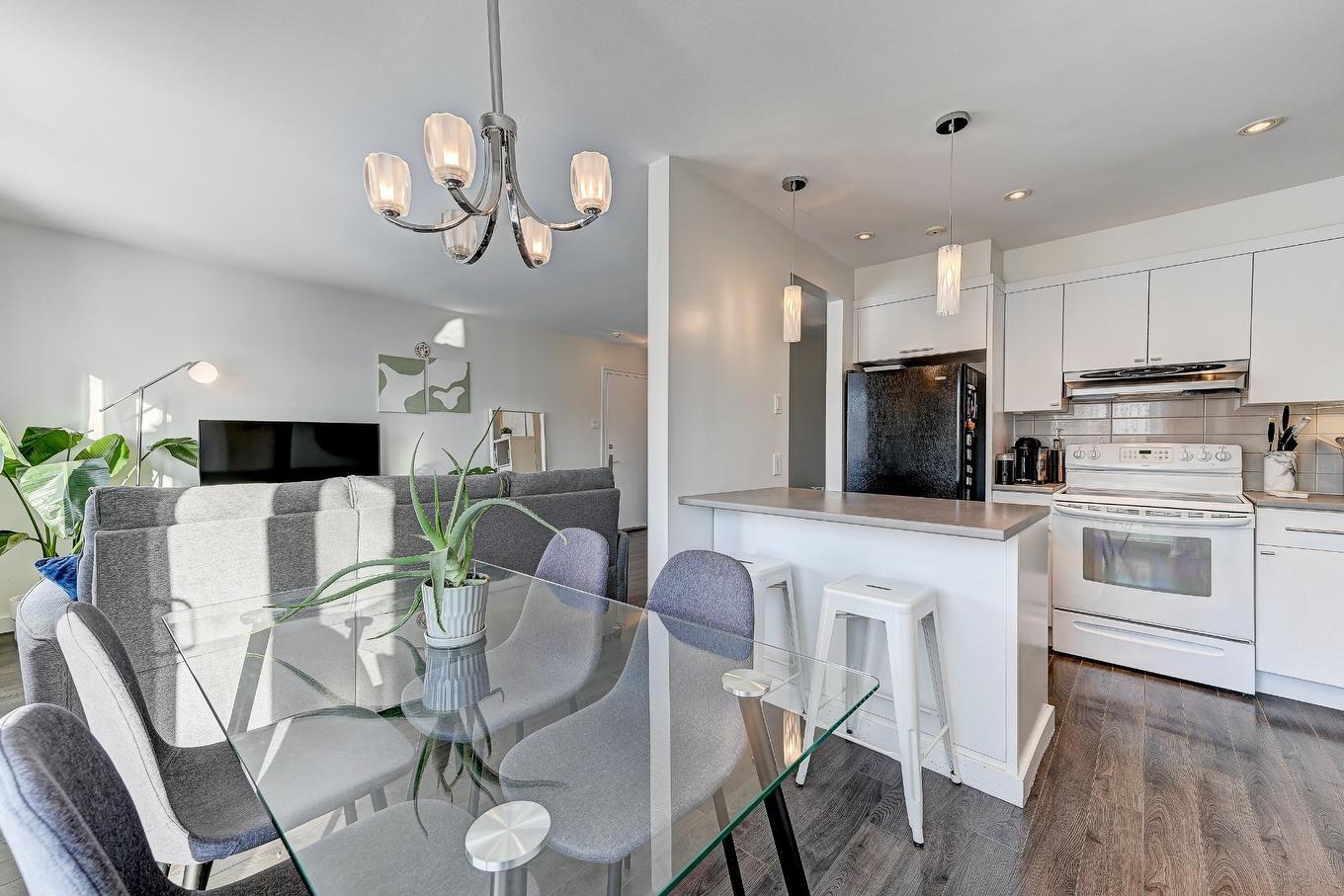 Kitchen - 301-839 Rue Fabre, Longueuil (Le Vieux-Longueuil), QC - Indoor Photo Showing Dining Room